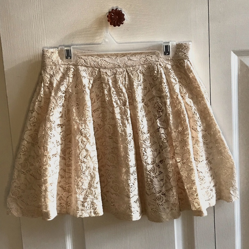 Forever 21 Juniors Cream Colored Lace Skirt With Lining
